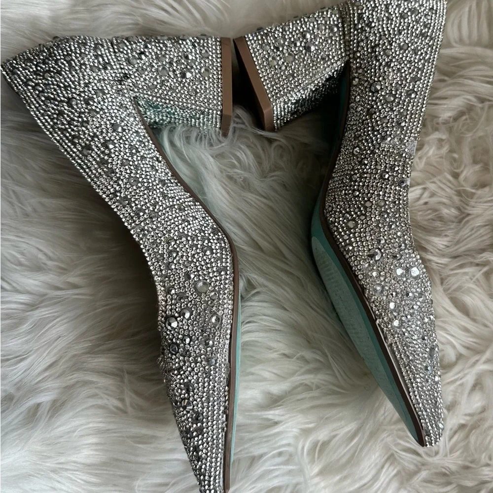 Betsy Johnson silver block heels. - Picture 5 of 11